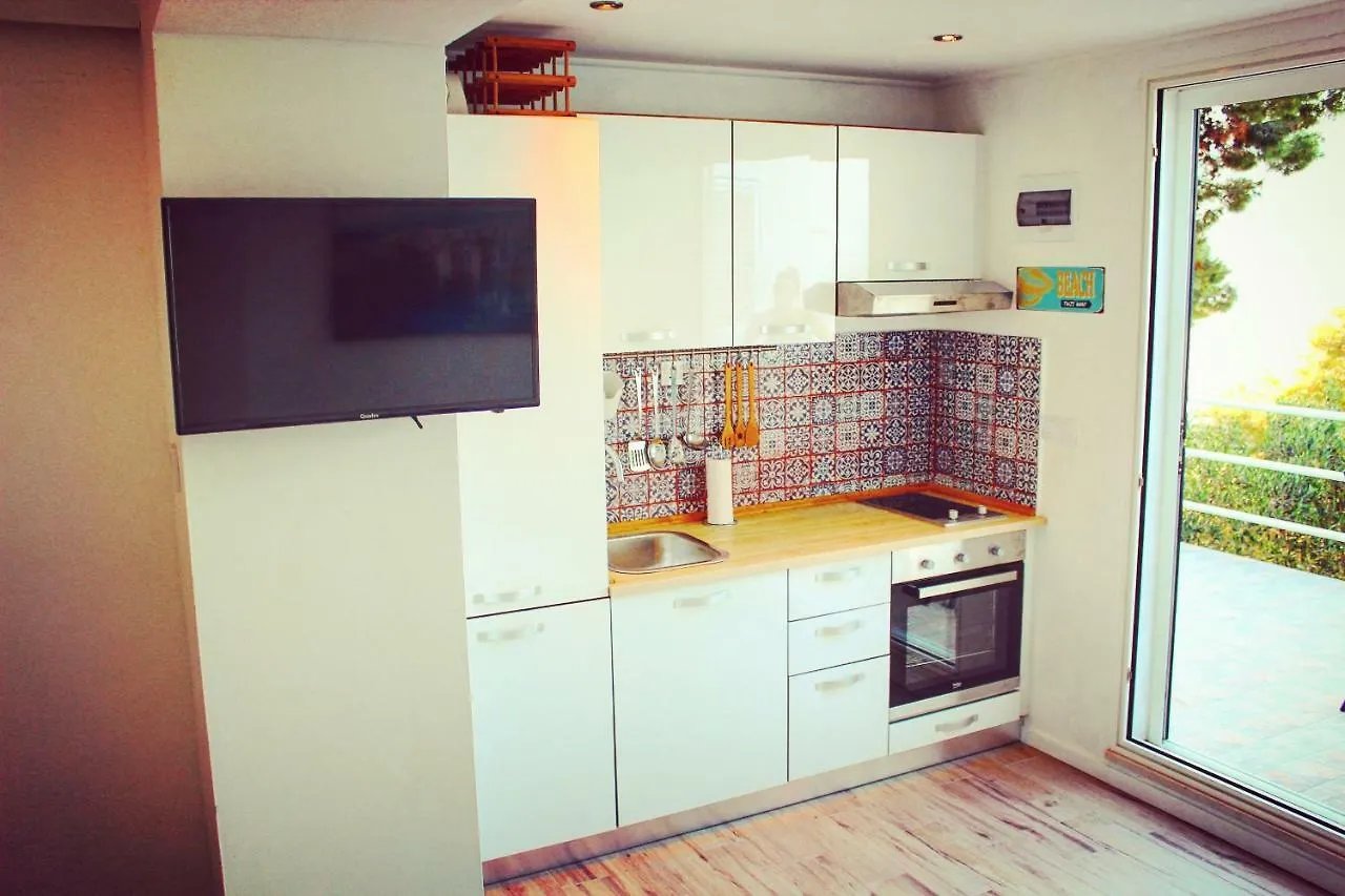 O Sole Apartment With Private Beach Donji Okrug  Croatia