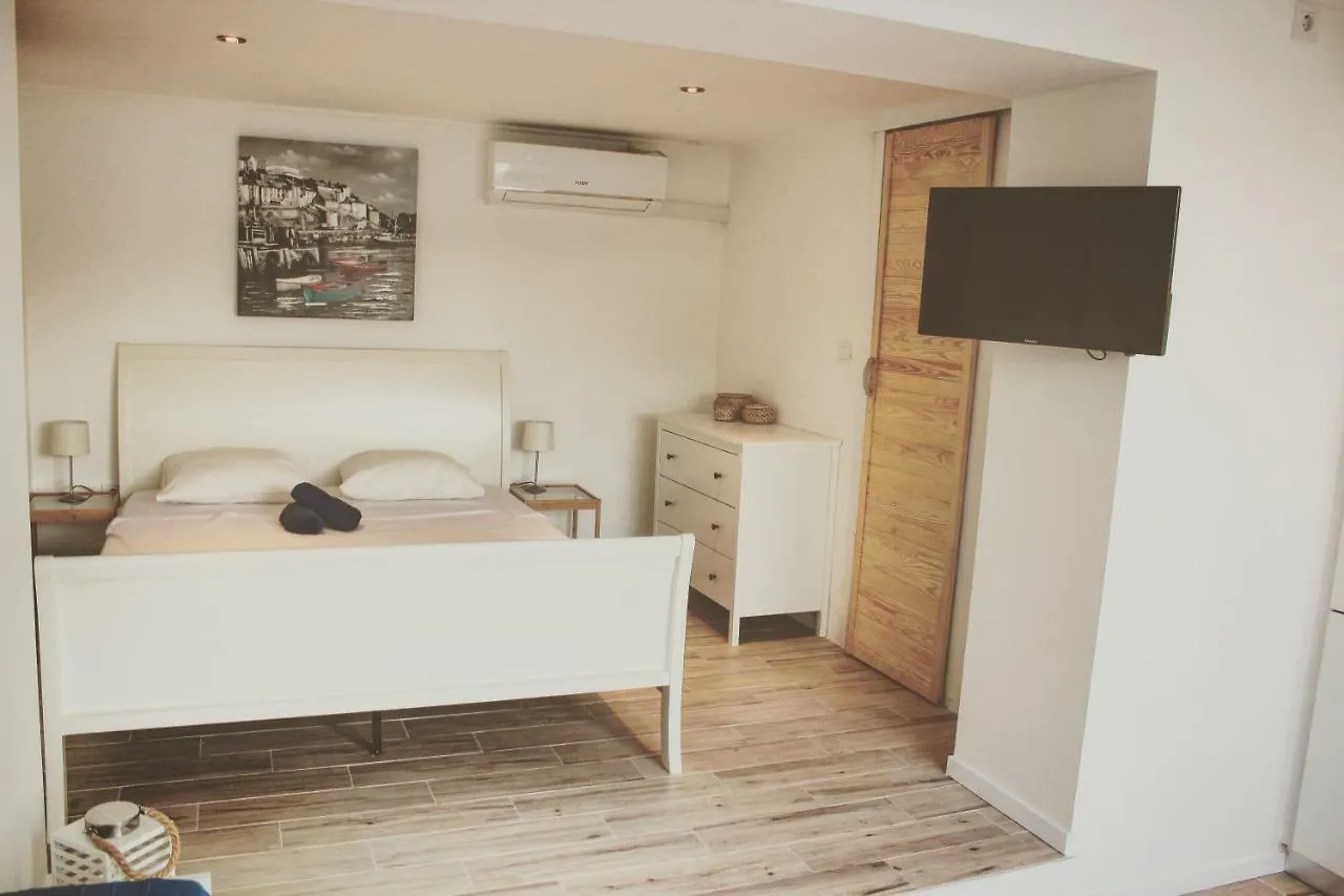 O Sole Apartment With Private Beach Donji Okrug  Croatia
